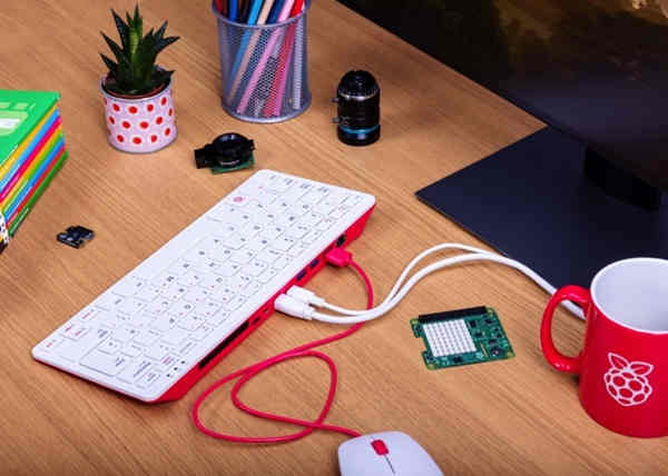 Raspberry Pi 400是内置有PC的键盘