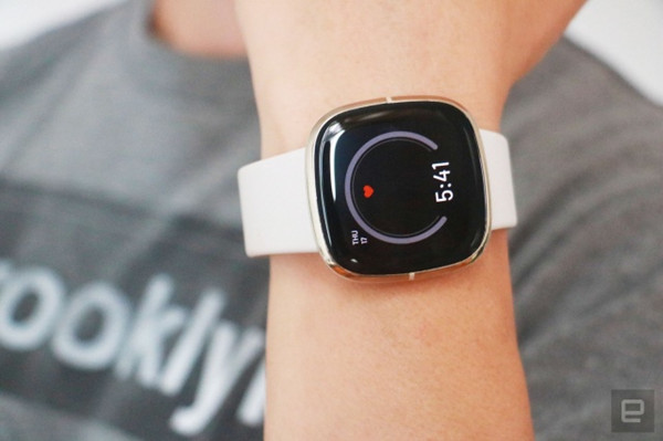 由于心电图问题 Fitbit将取代部分Sense智能手表