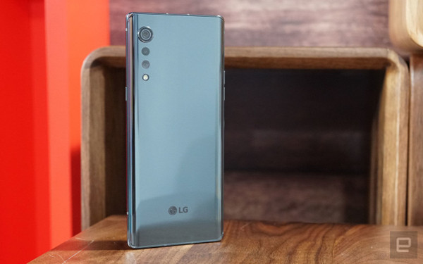 LG计划将更多的低端和中端手机外包