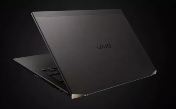 VAIO Z具有“3D模制”碳纤维机身