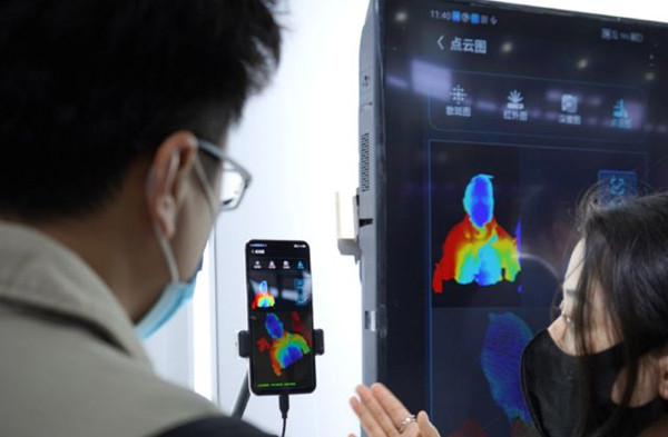 中兴展示了一款幕后人脸识别系统