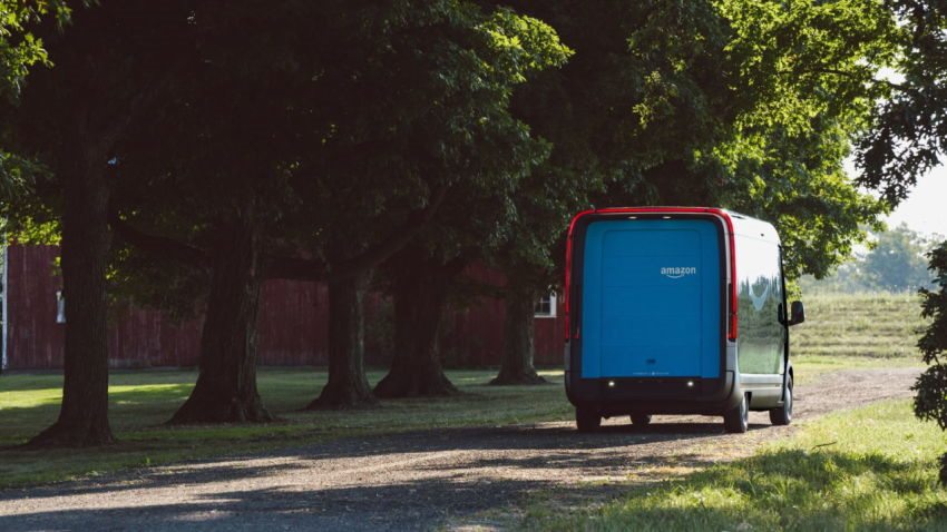 亚马逊展示了其首款定制全电动送货车