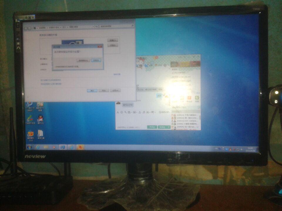 台式机重装win7系统后屏幕变小怎么办