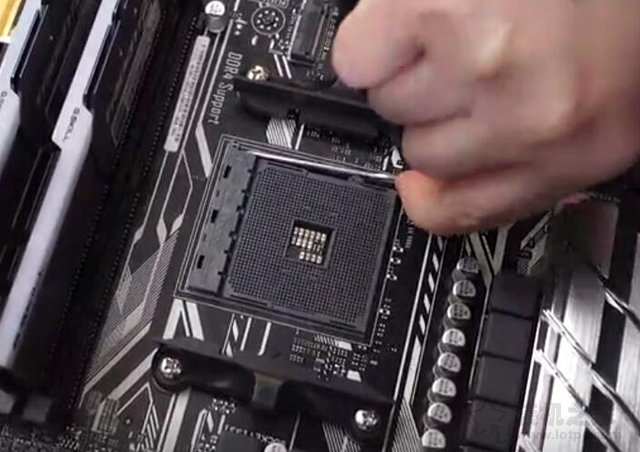 amd cpu怎么安装 amd锐龙处理器与主板安装图解教程