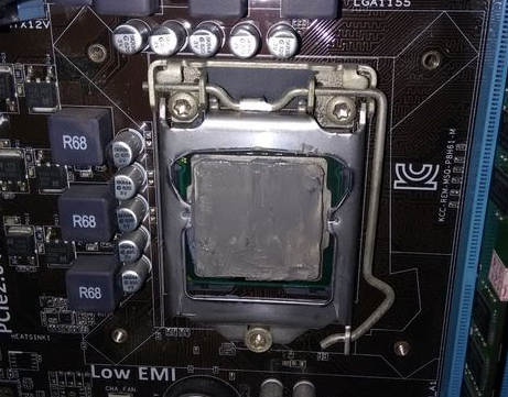 教你怎么在电脑CPU上涂散热硅脂