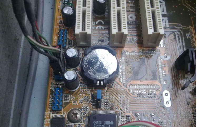 电脑黑屏开不了机的解决教程