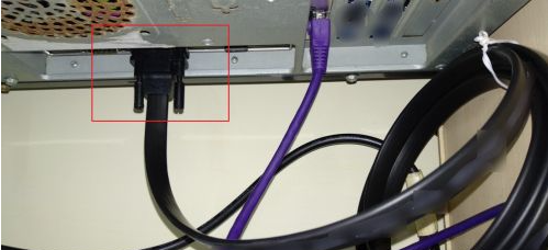 win7显示屏颜色变红色怎么办