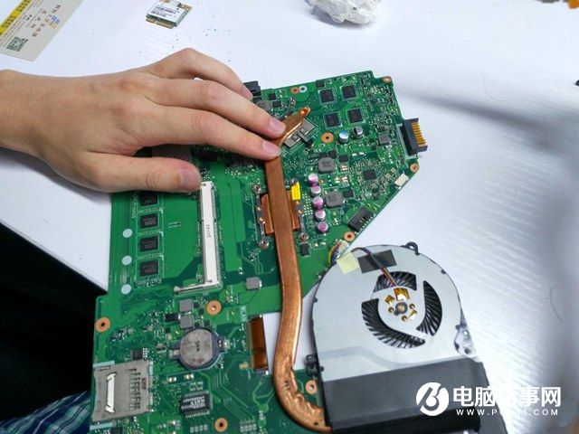 华硕X550C怎么拆机 华硕X550C清理灰尘与升级SSD教程