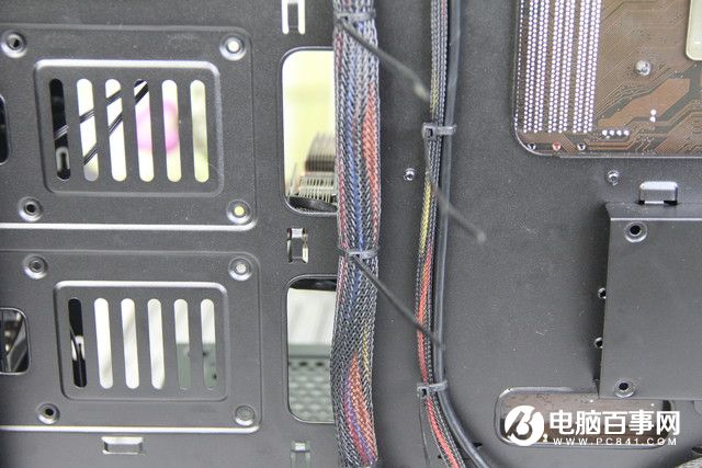 机箱怎么走背线 非模组电源线材走线孔位与捆绑教程