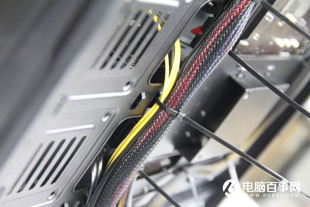 机箱怎么走背线 非模组电源线材走线孔位与捆绑教程