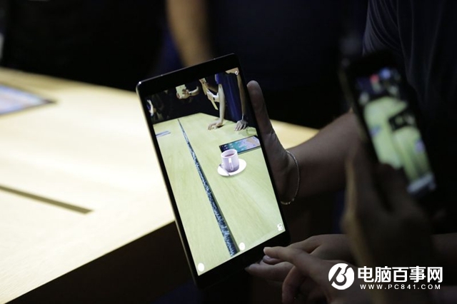 10.5英寸iPad Pro上手图赏：边框更窄+iOS11系统