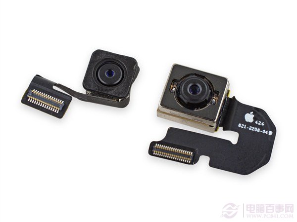 图为拆卸下来的iPad Air 2双摄像头特写