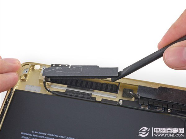 图为iPad Air 2天线模块拆